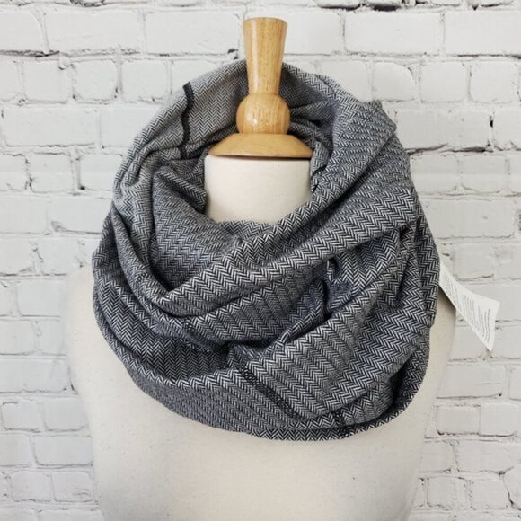 Lululemon Heathered Herringbone Heathered Black White Scarf NEW NO TAG - Picture 1 of 6